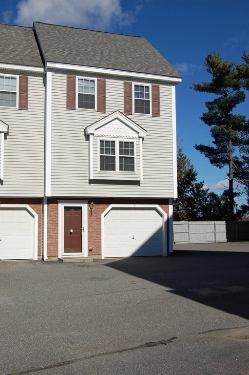 Photo - 1005 Middlesex St