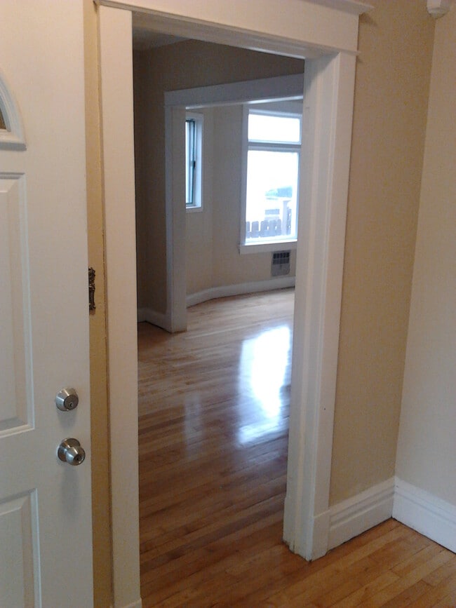 Photo - 1821 E 6th St