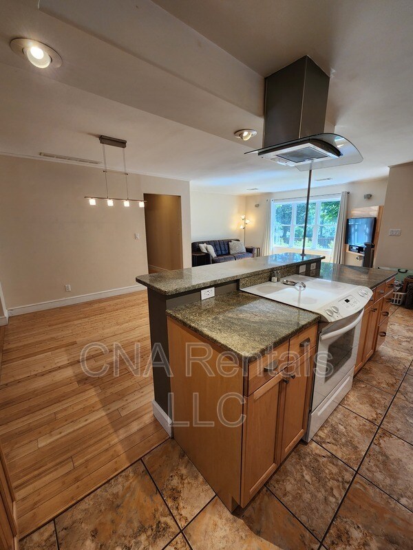 Photo - 2750 Ivanhoe Ln