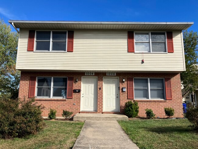 Walk inside to newness - 1004 Corbett St Unit 1004