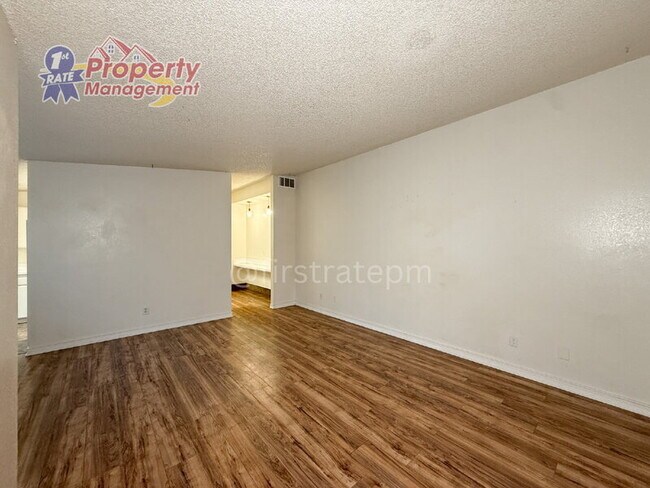 Photo - 210 S Homedale Ave