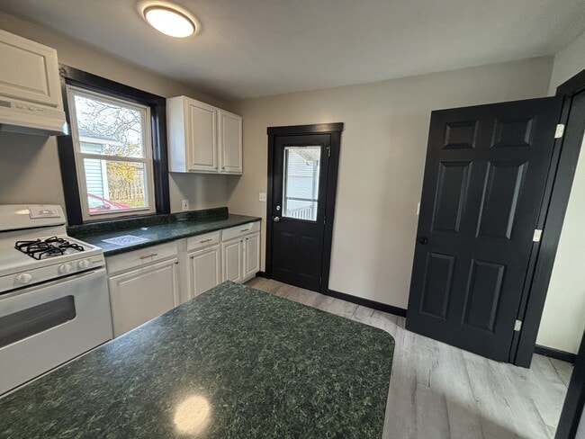 Photo - 1546 Frederick Ave SW