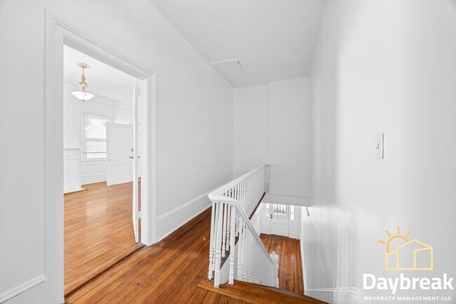 112 E Anderson St Unit 112 E Anderson St. B (Upstairs)