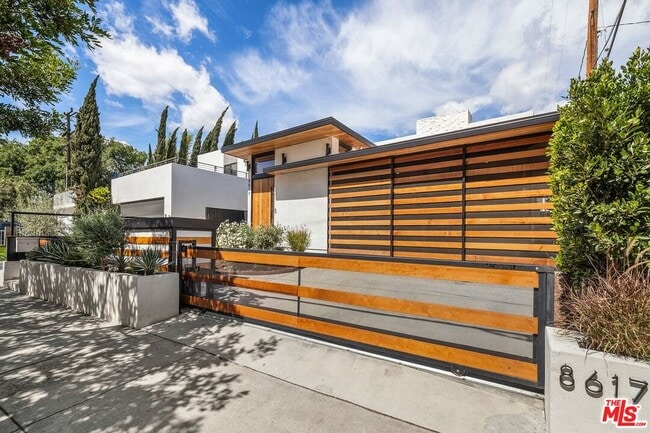 Building Photo - 8617 Higuera St Rental
