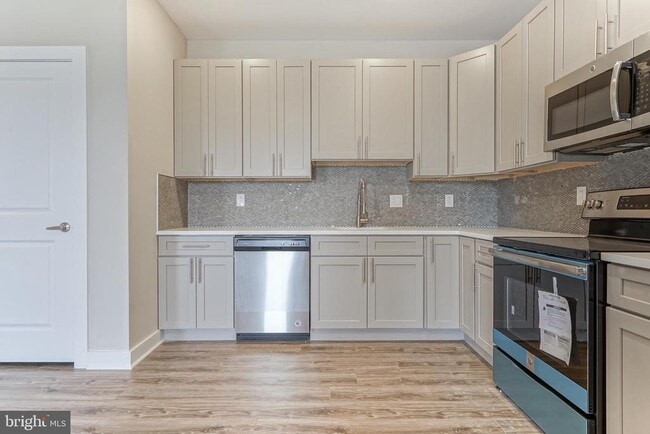 Building Photo - 2162 E Norris St Unit 401 Rental