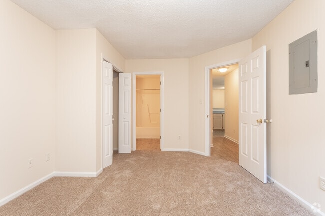 2BR, 2BA - 854SF- Master Bedroom