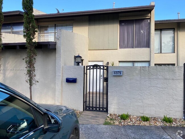 Building Photo - 6979 SW 110th Ct Rental