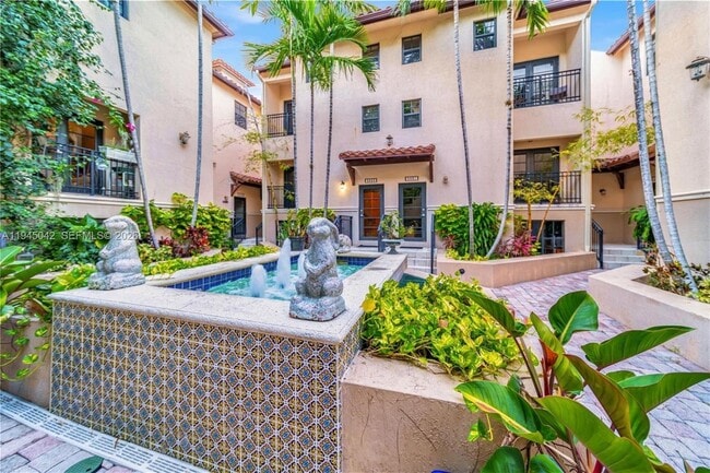 Photo - 2829 Coconut Ave