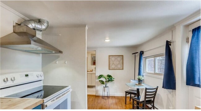 Building Photo - Canyon View