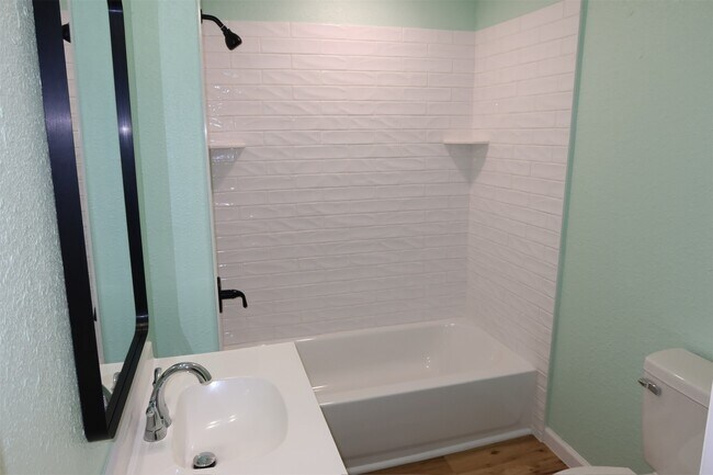 Photo - 5122 Avenue L