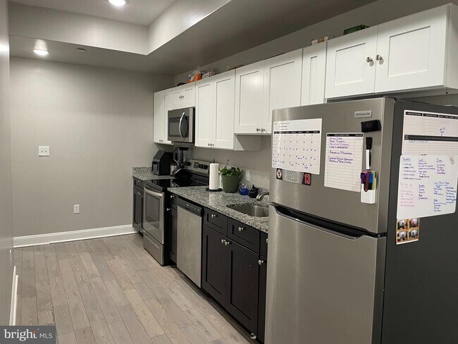 Photo - 667 N 39th St Unidad 2