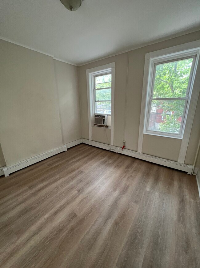 Photo - 76 Hague St Unit 2R