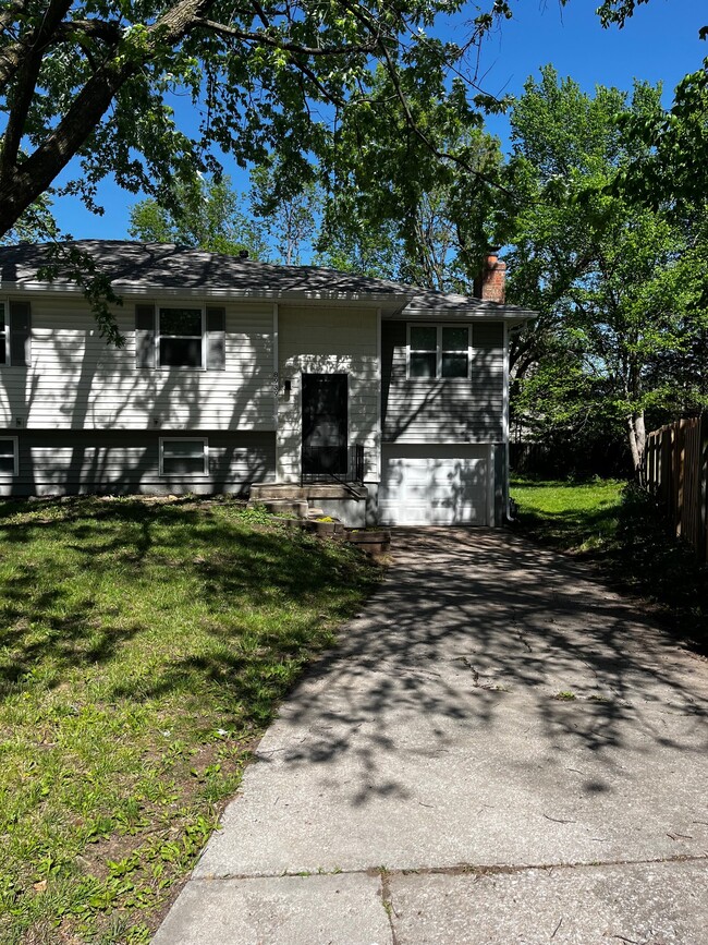 Photo - 8939 Caenen Lake Rd