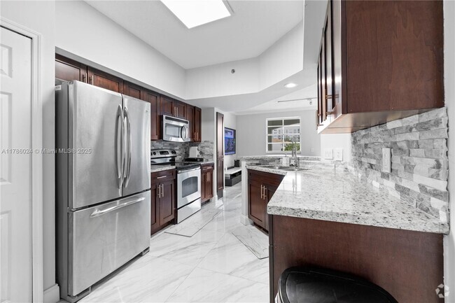 Building Photo - 3105 NE 184th St Unit 7305 Rental