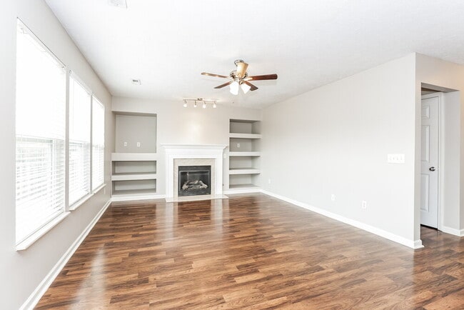 Photo - 909 Grand Oak Dr