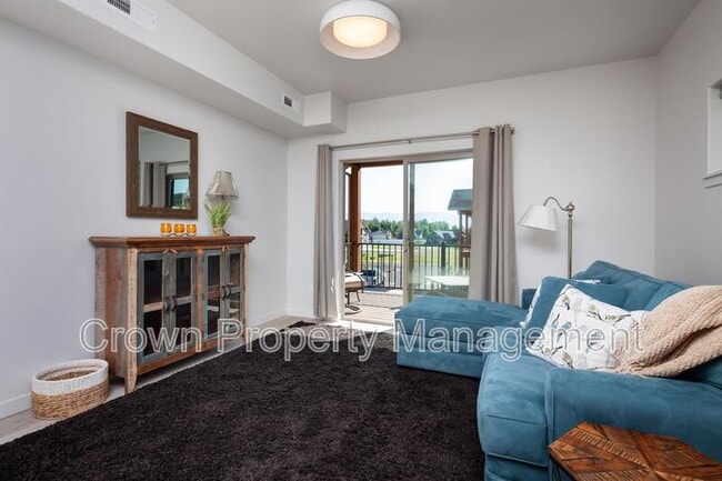 Photo - 205 Sawyer Ln