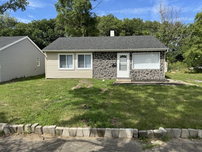 Building Photo - 1960 Central Dr Rental