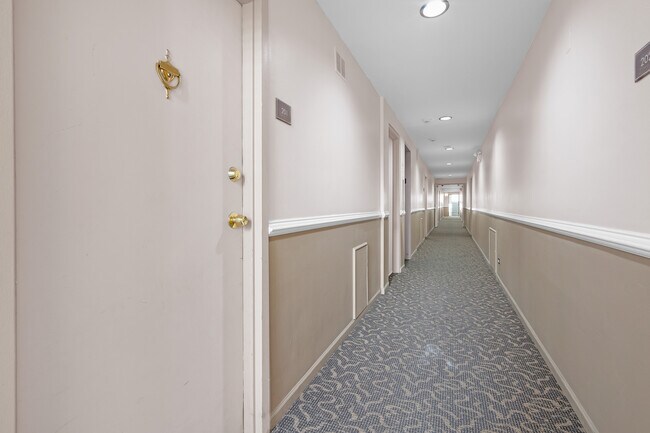 Photo - 6400 N Ridge Blvd Unidad 201