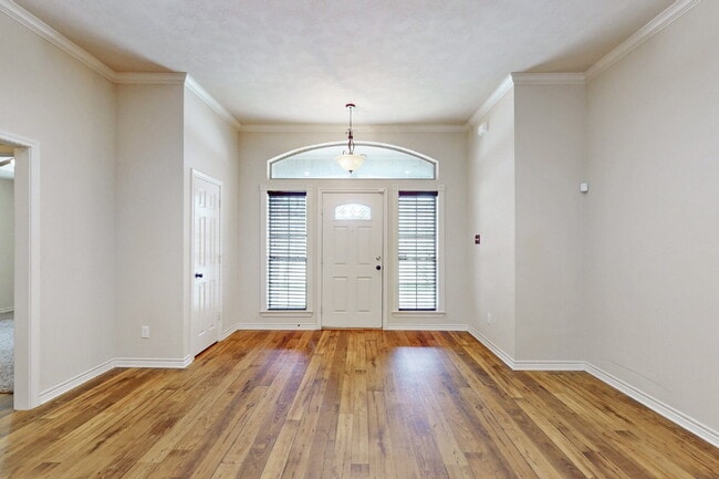 5 Bedroom, 3 Bathroom, with easy access to shopping and schools