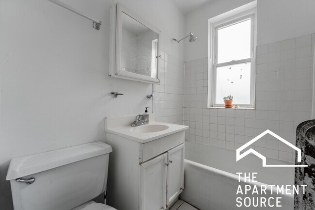 4409 N Kenneth Ave Unidad 1A