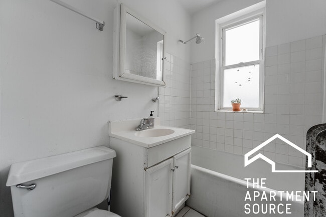 Photo - 4409 N Kenneth Ave Unidad 1A