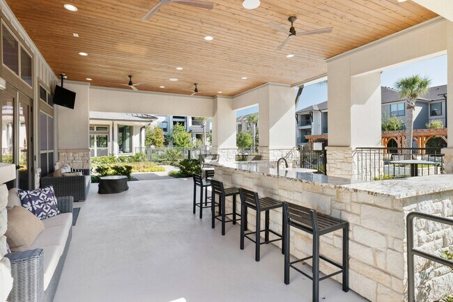 Outdoor Kitchen and Lounge