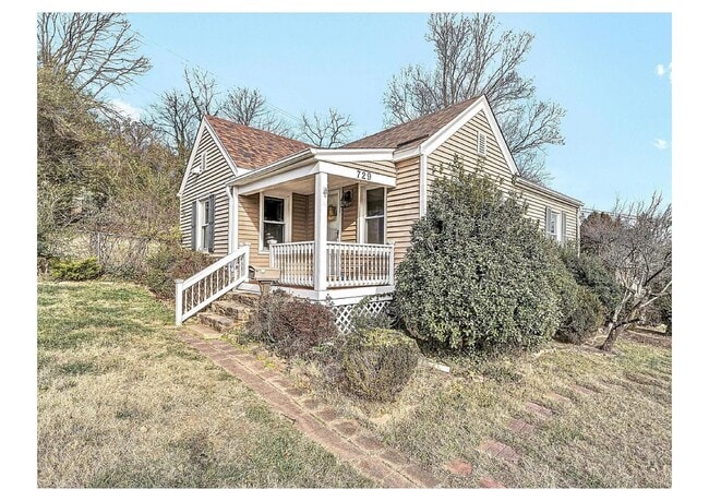 Photo - Charming 3BR in SW Roanoke | Fenced Yard | Hardwood Floors | Wasena Area