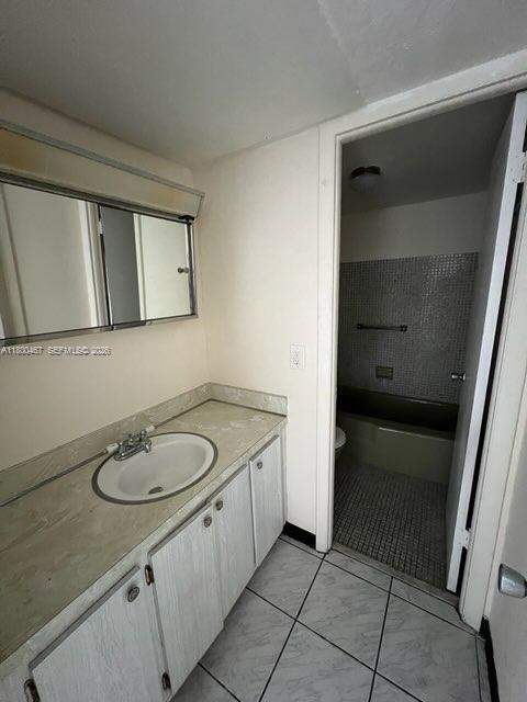 7125 Dickens Ave Unit 4