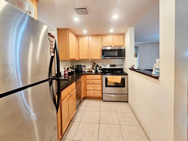 Building Photo - 84 Gainsborough St Unit 160