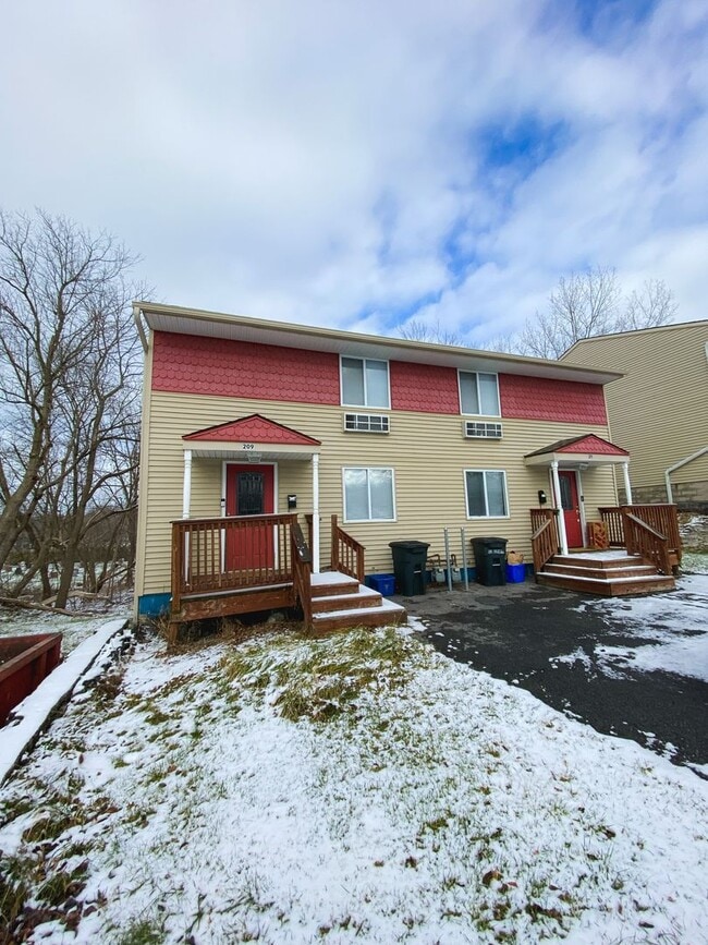 Photo - 209 Robert Dr