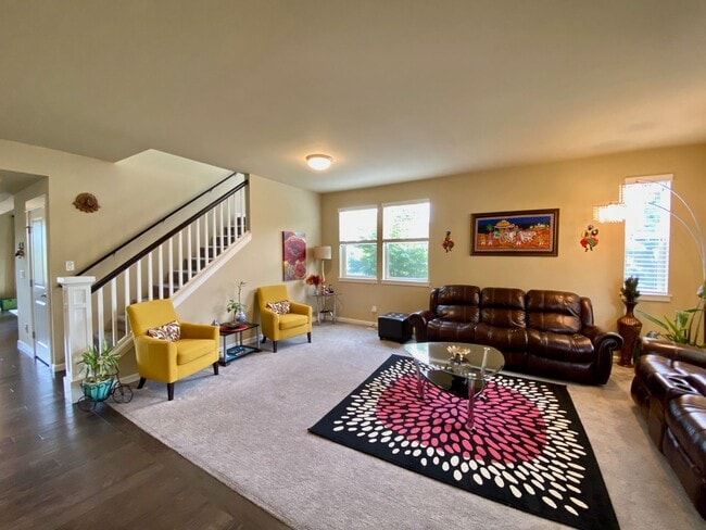 Photo - Welcome to the Claremont community in the Renton Highlands!