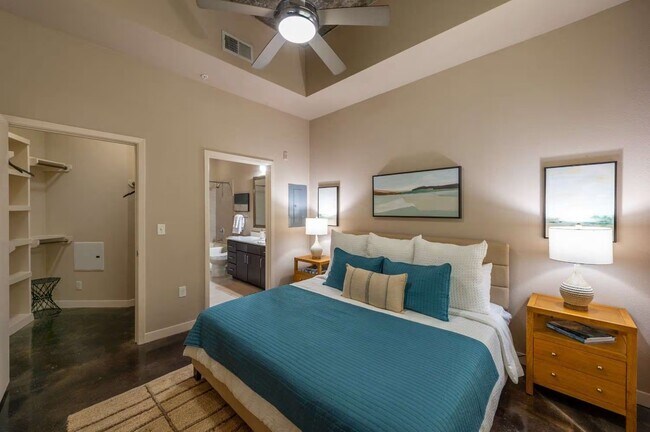 Photo - Save Big: Waived Fees & Deposit Credit at ... Unidad EMC