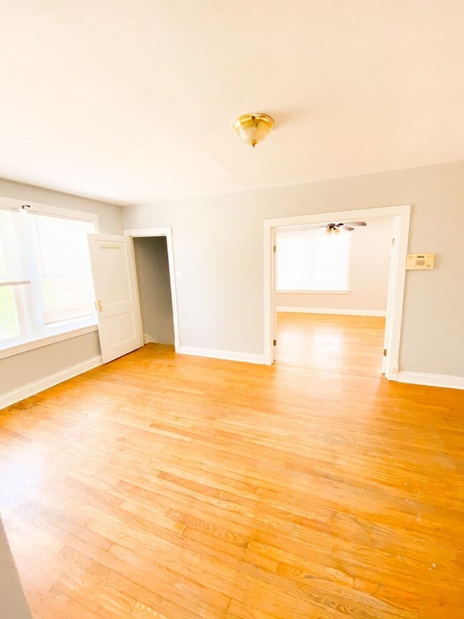 Photo - Spacious 2 bed/1 bath Apartment Just South of Cherokee!