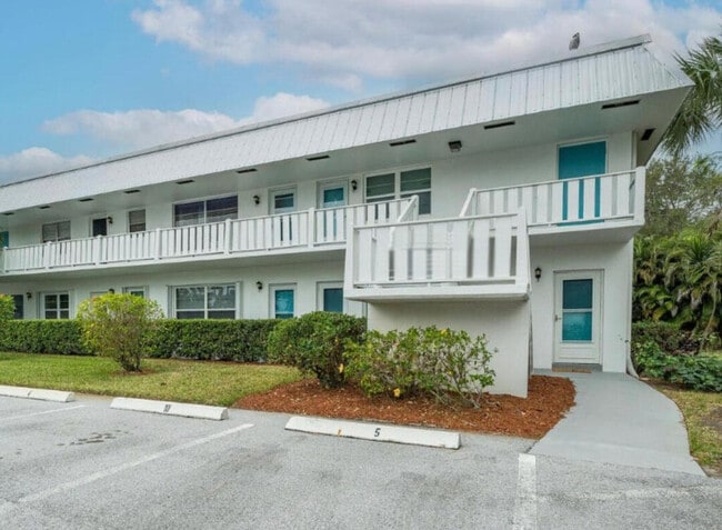 Building Photo - 2929 SE Ocean Blvd Unit 122-4 Rental