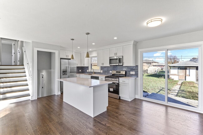 Photo - 8409 Newland Ave