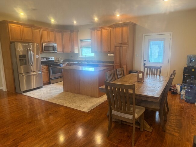 Photo - 1210 Willow Cir