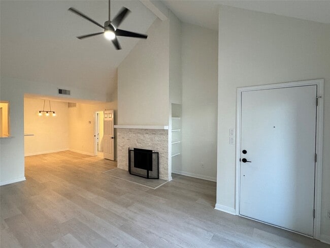 Photo - 2100 Tanglewilde St Unit 626