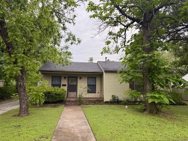 Building Photo - EXTRA STORAGE SPACE IN BACKYARD