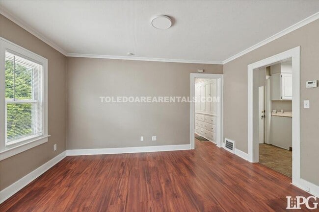 Photo - 2030 Wyndhurst Rd