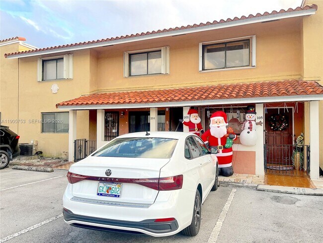 2740 W 63rd St Unidad 104