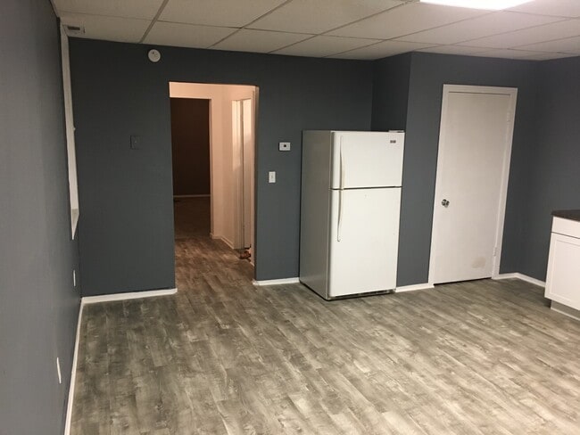 Kitchen - 319 W 10th St Unit 1