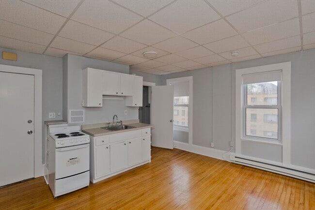 Building Photo - 78 Elm St Unit 4