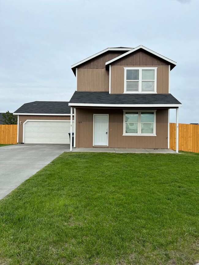 Building Photo - Home for Rent