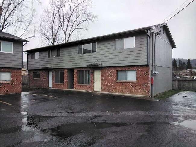 Building Photo - 303 NW Tumlin Ave