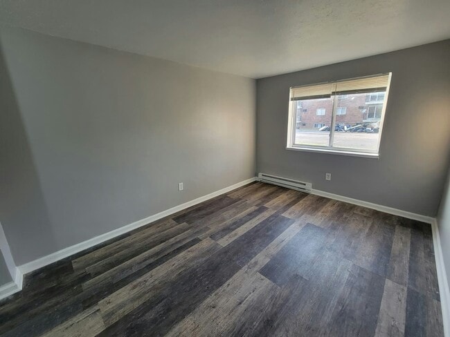 Building Photo - 1819 Garfield Rd Unit 109