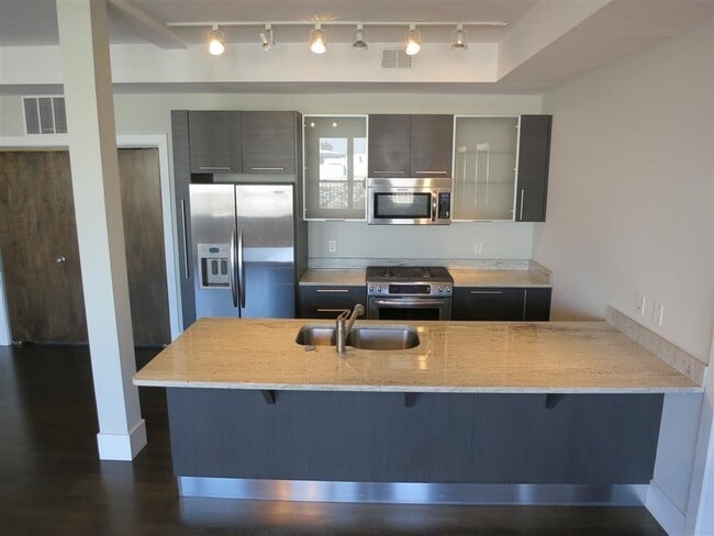 Photo - 154 W 2nd St Unidad 401