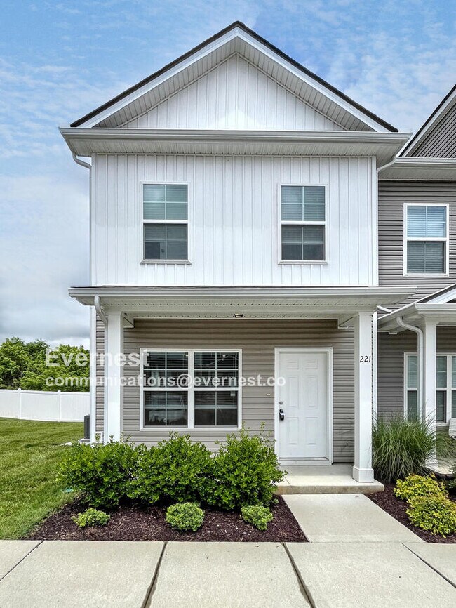 Photo - 221 Tara Ct Townhome