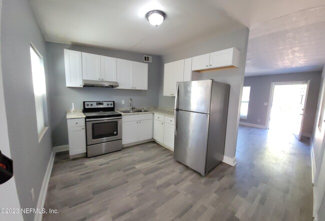 Photo - 6114 Strawflower Pl