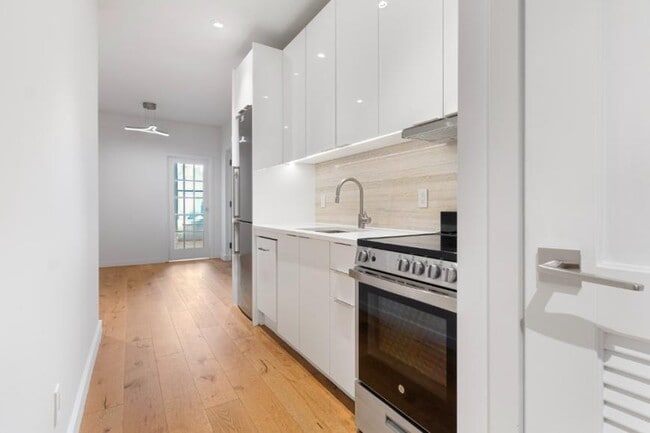 Building Photo - 2 bedroom in New York NY 10011 Unit 4N Rental