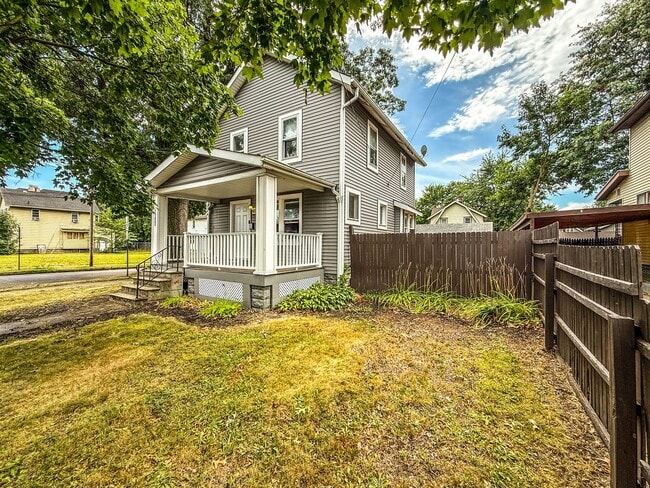 For Rent – Nicely Updated 3-Bedroom Home i... - For Rent – Nicely Updated 3-Bedroom Home i...